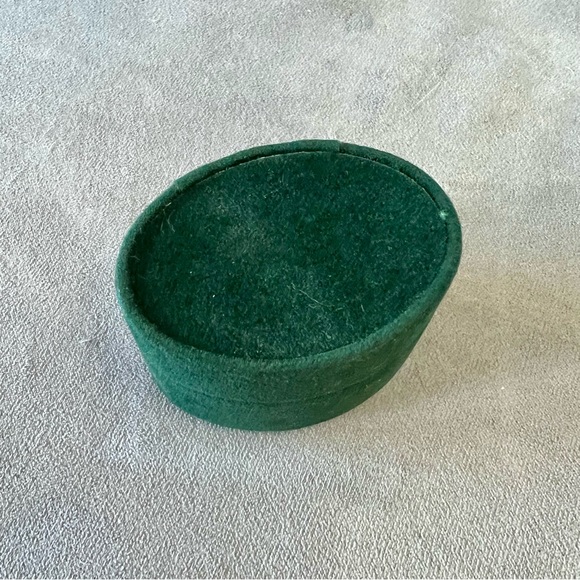 ESTELLE Earrings Box 2.60x1.90x1.50 inches - Picture 4 of 4